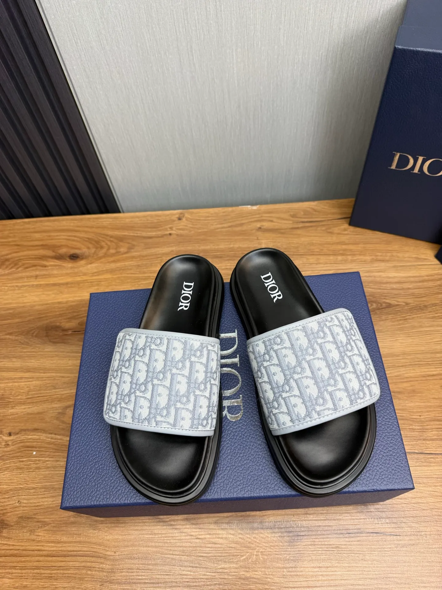 Men's shoes 💰280💰 Dior. Men's slippers 🩴Official website 1:1 production 38-45 yards 45 46 🉑️Customized original material shipped✅